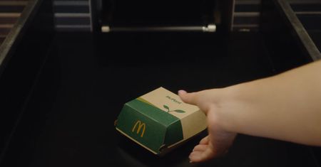 McDonald's gra w zielone. Wypuszcza w pełni wegańskiego roślinnego burgera