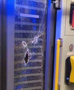 Katowice. Pijana kobieta zniszczyła wagon tramwajowy. Nie wie, dlaczego