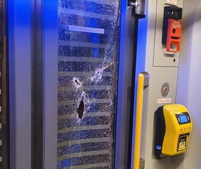 Katowice. Pijana kobieta zniszczyła wagon tramwajowy. Nie wie, dlaczego