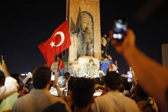Chaos po nieudanej próbie zamachu stanu w Turcji
