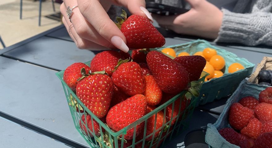 Zbadali truskawki z Lidla i Biedronki