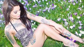 Tatuaże kontra duży biust. Pojedynek WAGs przed finałem Pucharu Anglii