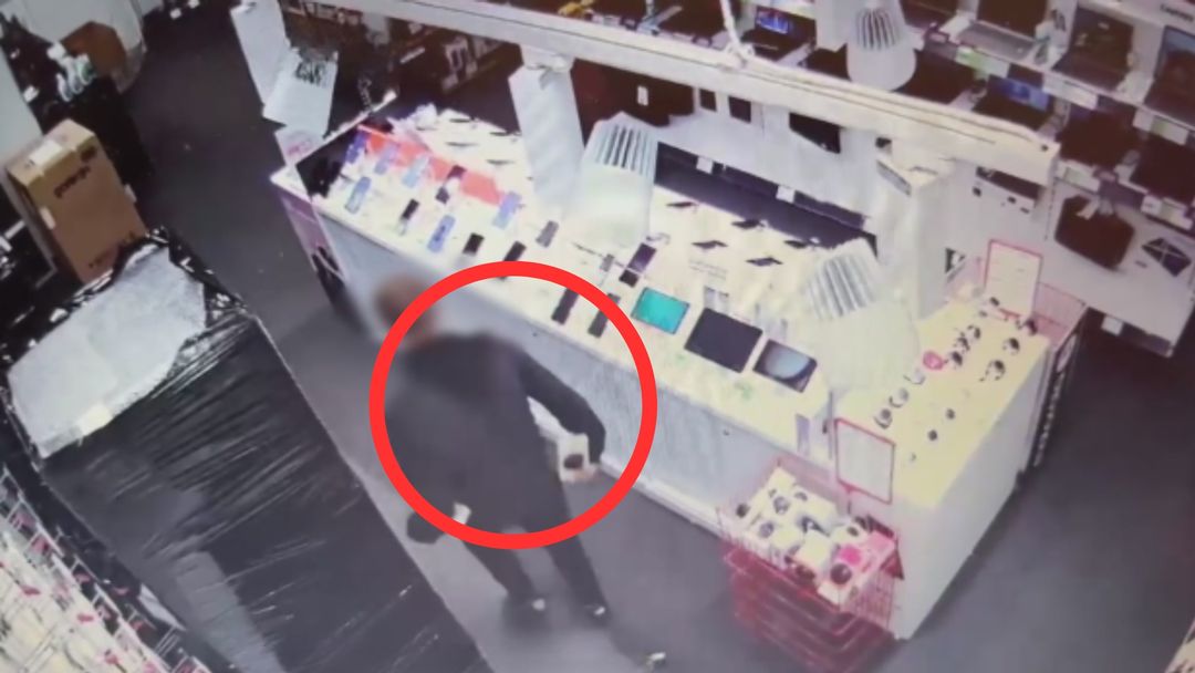 Złodziej ukradł telefony, ale policjant go zatrzymał