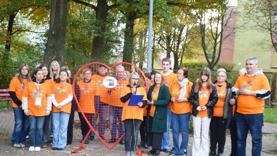 W piątek 17 października w Skarżysku - Kamiennej uroczyście otwarto zmodernizowany Skwer Braci Zygmuntowiczów. Miejsce wypiękniało dzięki pracy wolontariuszy.
