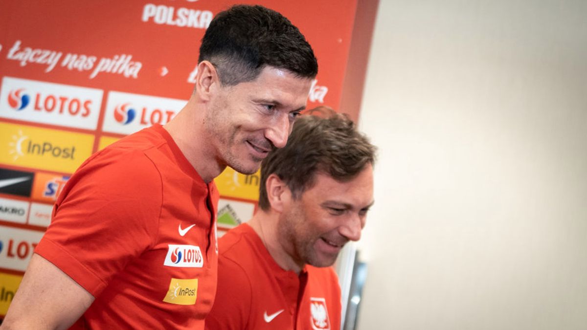 Getty Images / Mateusz Wlodarczyk/NurPhoto / Na zdjęciu: Robert Lewandowski i Jakub Kwiatkowski