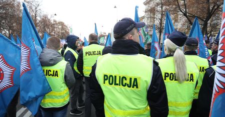 Będą dodatkowe świadczenia dla mundurowych. "Wykonano ruch we właściwym kierunku"