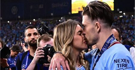 Trener zabronił WAG's mieszkać z piłkarzami. Ich reakcja jest szalona