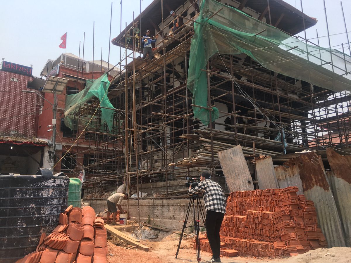 Siedem lat temu natura dała o sobie znać. Jeszcze nie wszystkie straty udało się naprawić, trwa odbudowa Katmandu Durbar Square  