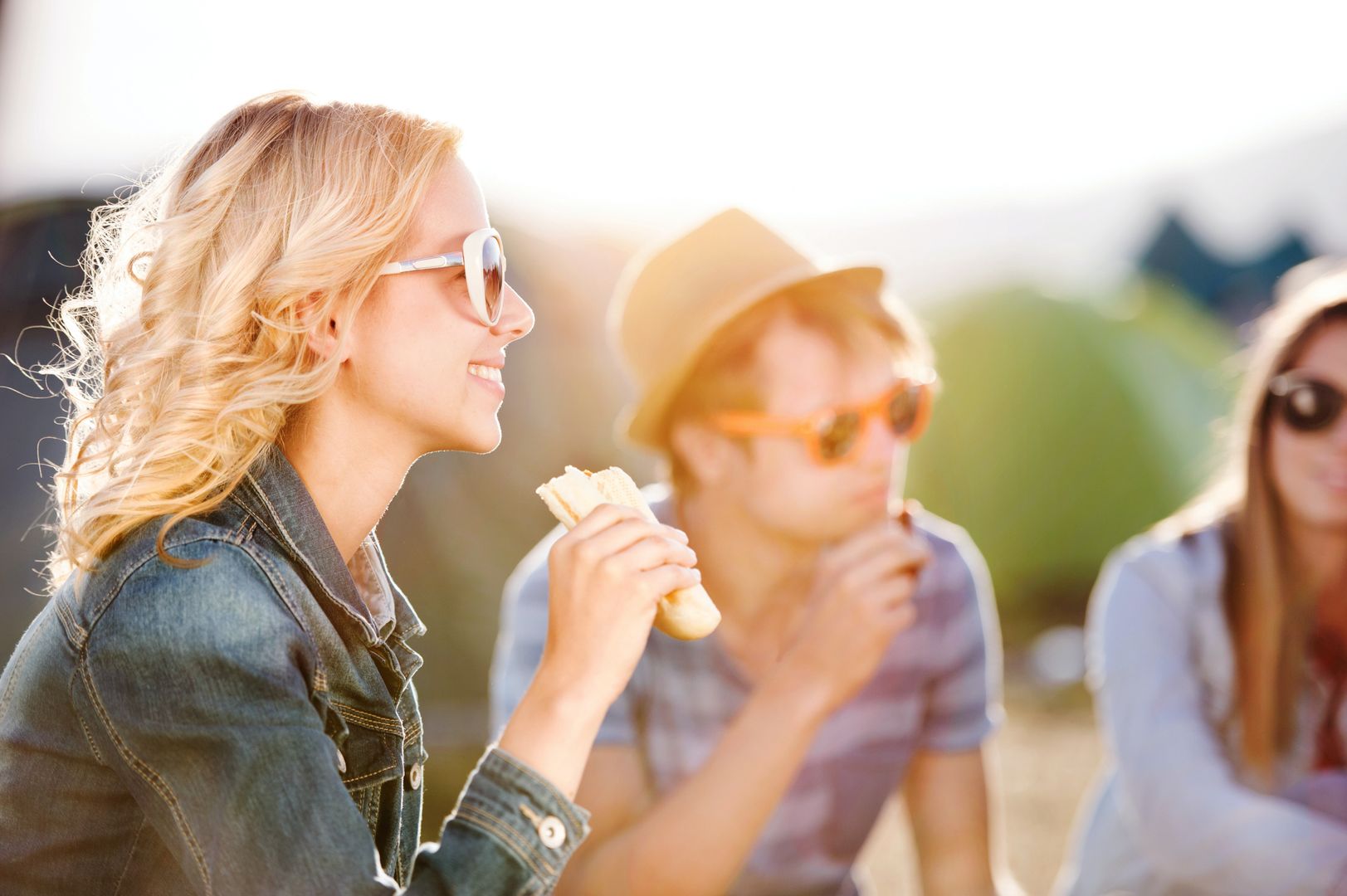 Hot dogi są łatwe do przygotowania i mogą zawierać wiele ciekawych dodatków