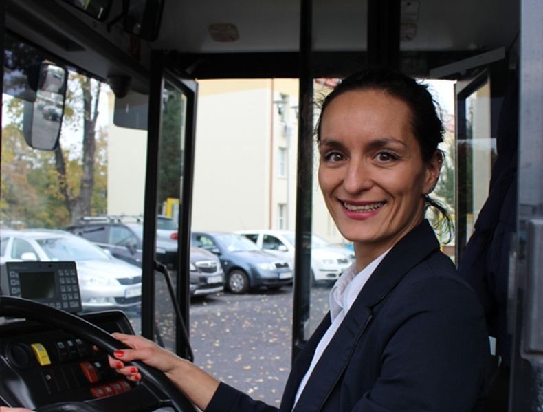 Już sto kobiet prowadzi miejskie autobusy