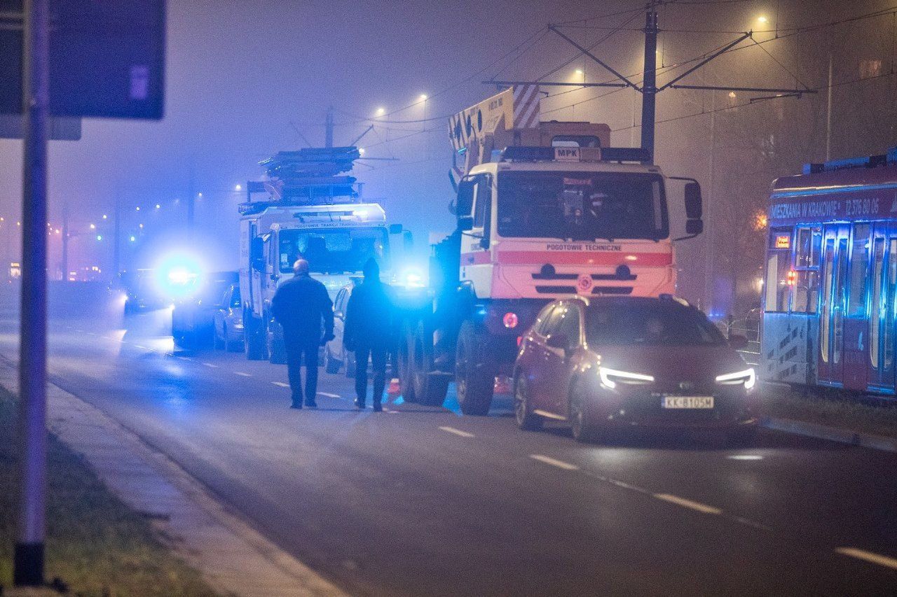 Do wypadku doszło w środę około godz. 18.00 przy rondzie Kocmyrzowskim w Nowej Hucie.
