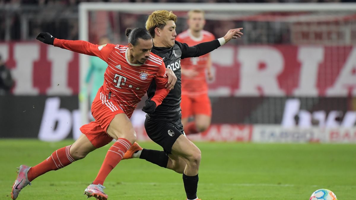 PAP/EPA / EDUARD MARTIN / Na zdjęciu: Leroy Sane (z lewej) i Ritsu Doan