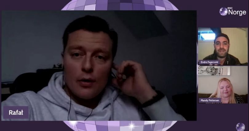 Rafał Brzozowski promuje się w zagranicznym wywiadzie