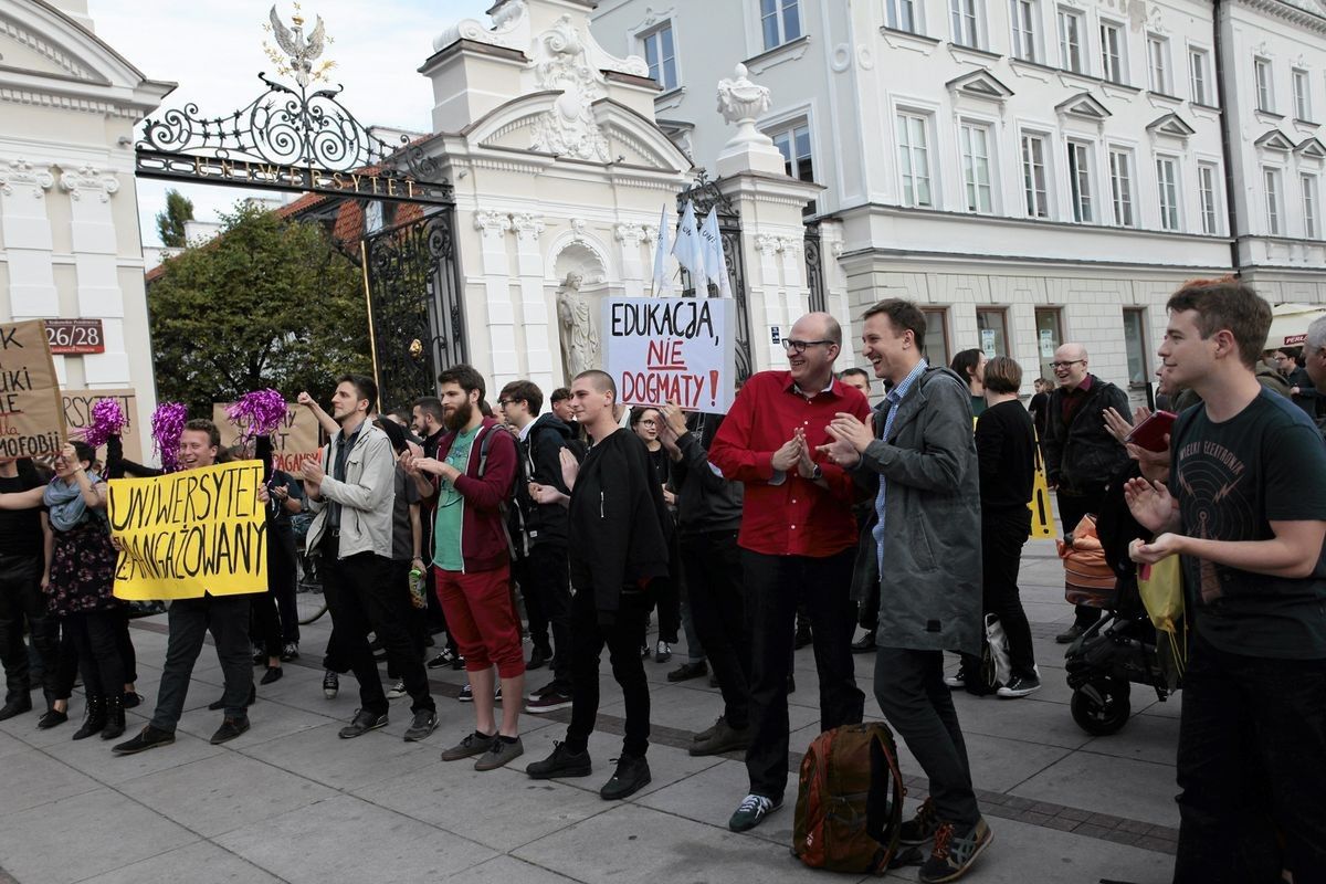 Uniwersytet Warszawski. Protest przeciwko Ordo Iuris. "Edukacja, nie dogmaty"