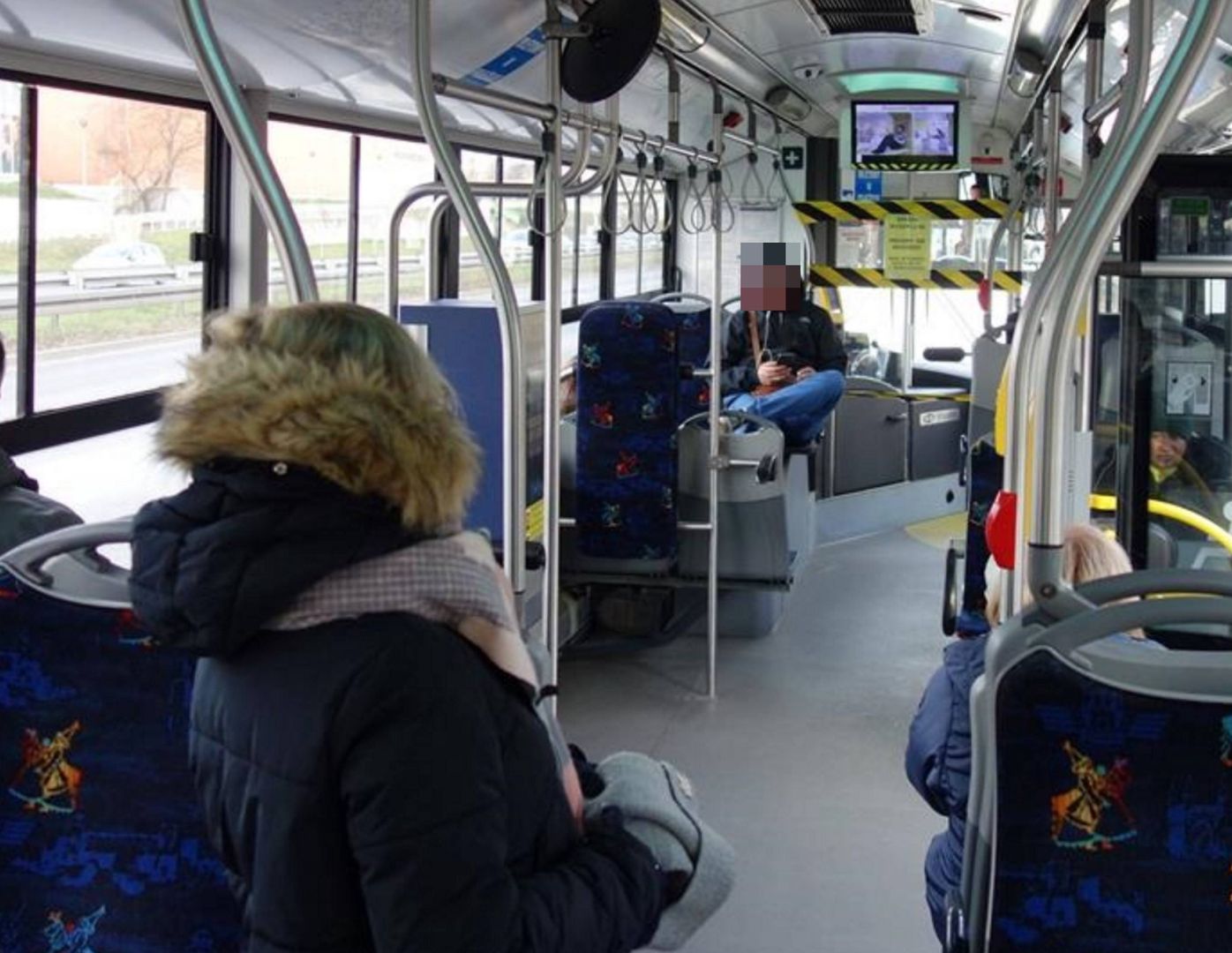 Gorszące sceny w krakowskim autobusie. Staruszek nie miał wstydu