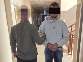 Warszawa: Nerwowo rozglądał się przy bankomacie. 27-letni oszust z Białorusi zatrzymany