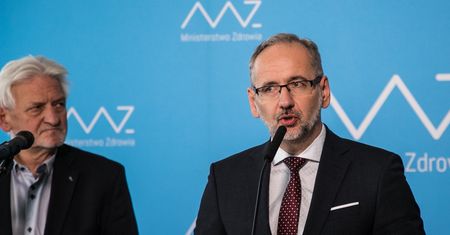 Koronawirus w Polsce. Totalna zmiana strategii. Nawet w szkole z wirusem nie będzie testów