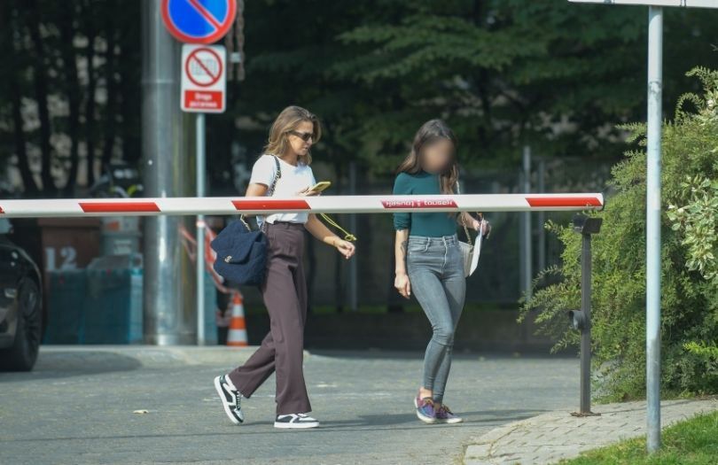 Anna Lewandowska załatwia sprawunki na mieście