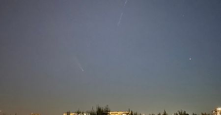 Kometa C/2023 A3 Tsuchinshan-ATLAS nad Lublinem. Niecodzienne zjawisko w towarzystwie „kosmicznego pociągu” Starlink