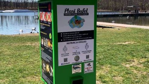 Sosnowiec. Na Stawikach stanął automat z karmą dla ptaków.