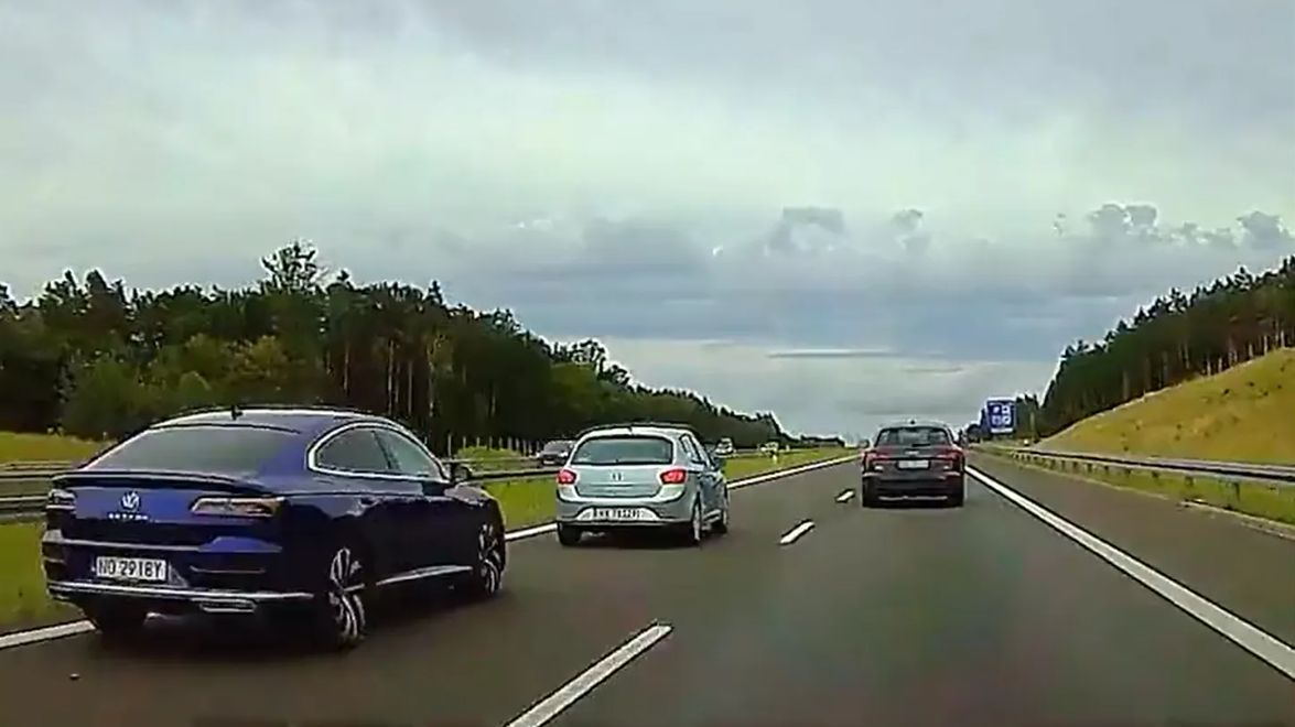 Kierowca volkswagena wymusił hamowanie na kierowcy seata