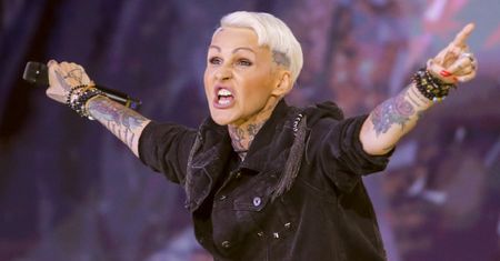 Agnieszka Chylińska pozuje w DŁUGICH, CIEMNYCH włosach. Fani: "Pięknie, ale ZA GRZECZNIE" (FOTO)