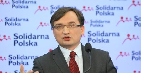Ziobro chce opodatkowania sieci hipermarketów, banków i korporacji