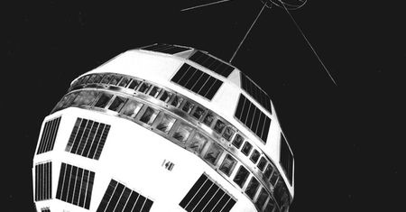 Pierwszy satelita trafił na orbitę 50 lat temu. Co potrafił?