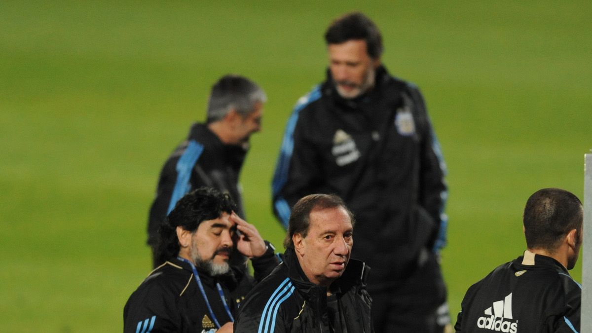 Zdjęcie okładkowe artykułu: Getty Images / El Grafico / Na zdjęciu: Diego Maradona i Carlos Bilardo