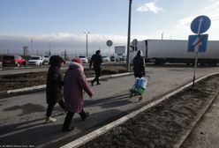 "Załapałam dziecko i pobiegłam". Trwa ewakuacja Donbasu, choć niektórzy decydują się na powrót