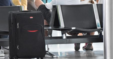 63-latek żartował o bombie. Nie poleciał na Majorkę