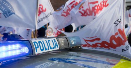 Stawką może być 200 tys. głosów w II turze. Donald Tusk i szef MSWiA pod ścianą. Wypłacą?