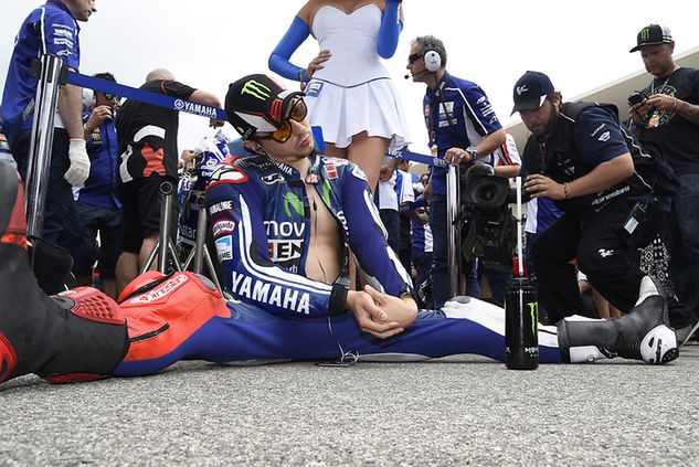 Jorge Lorenzo po fatalnym wyścigu w Katarze, również w Austin nie wytrzymał presji - tym razem zanotował falstart. Czy zawodnik Movistar Yamahy poradzi sobie z problemami? (fot. Movistar Yamaha Racing)