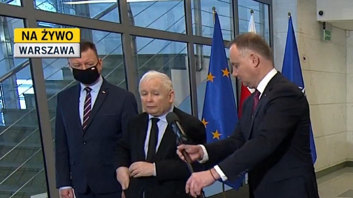 Tak Duda dba o Kaczyńskiego, prezydent podaje mikrofon szefowi PiS