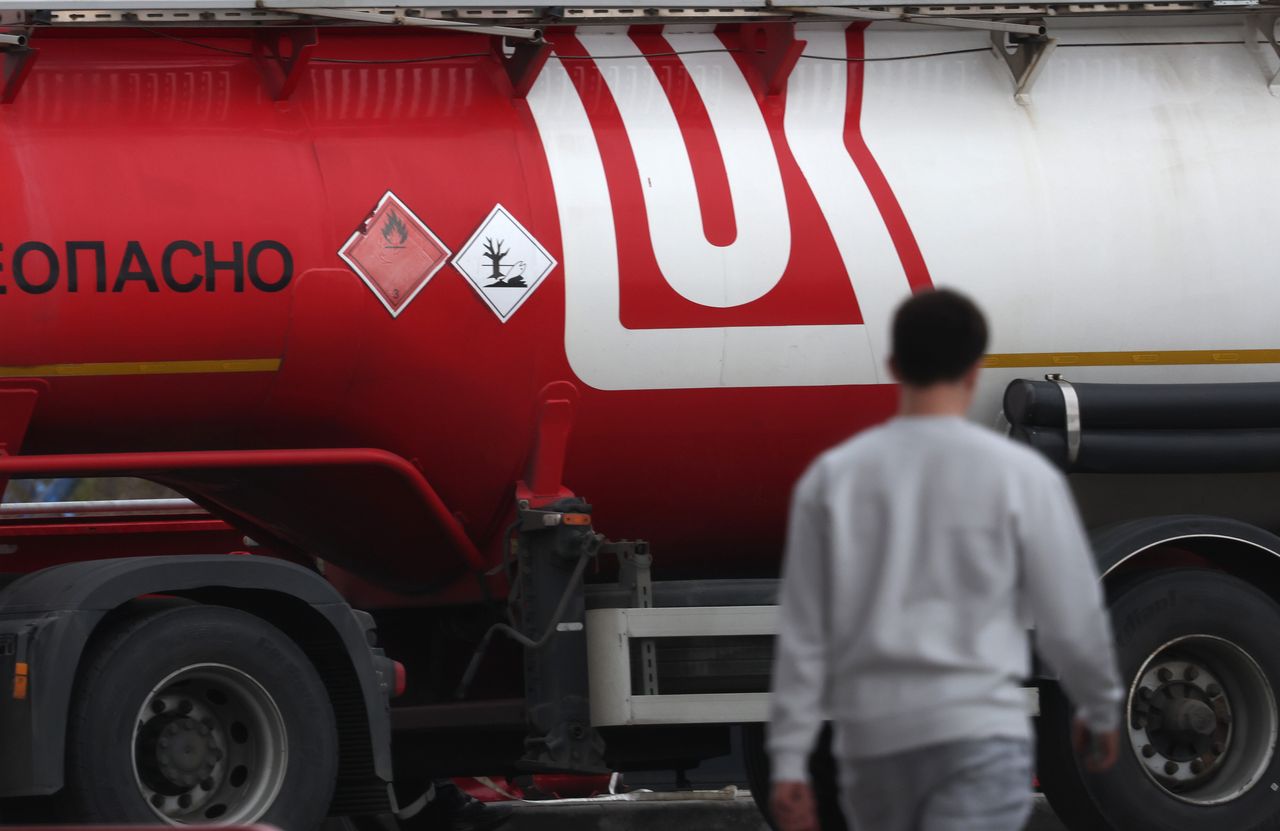 Łukoil planuje sprzedaż międzynarodowych aktywów. Akcje już tracą