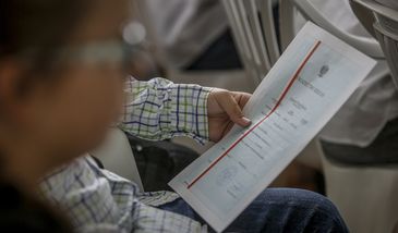 Płacą dzieciom za oceny. Polacy zdradzili kwoty