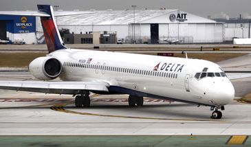 Tragedia w San Antonio. Pracownik wessany do silnika samolotu