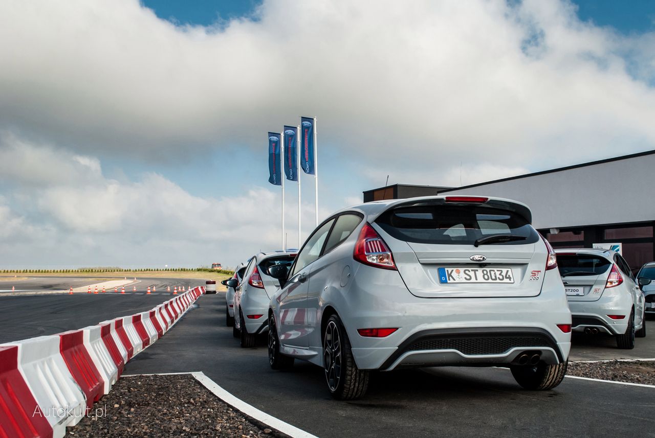 Ford Fiesta ST200 (2016) - zdjęcia