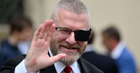 Jest nowy sondaż. Partia Brauna znów zyskała