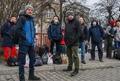 Ukraińcy wracają bronić ojczyzny. Pełne autobusy wyruszają z Przemyśla
