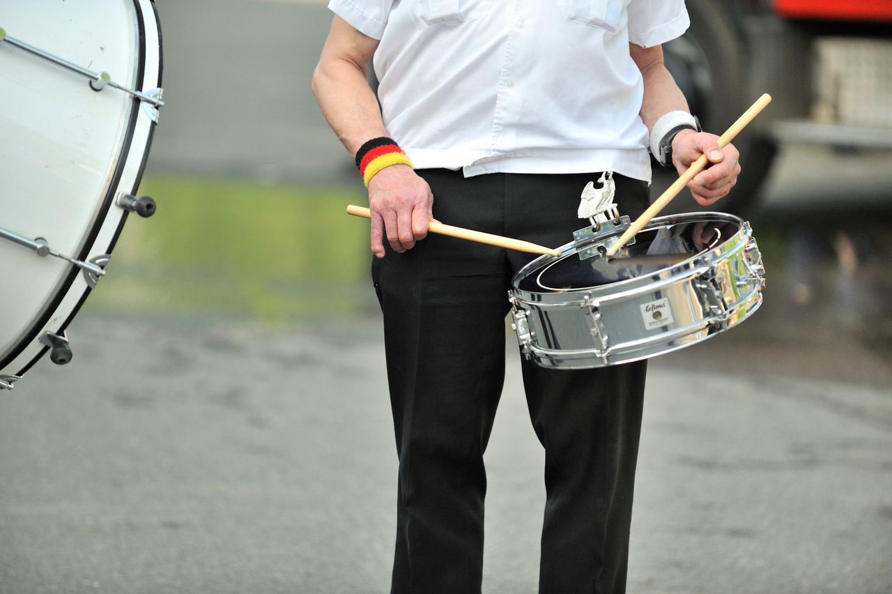 Białobrzegi: Orkiestra Ochotniczej Straży Pożarnej dała koncert w amfiteatrze nad Pilicą. To była muzyczna podróż po świecie
