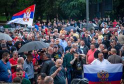 Działo się w nocy. Gorąco na Bałkanach. Tłumy na ulicach