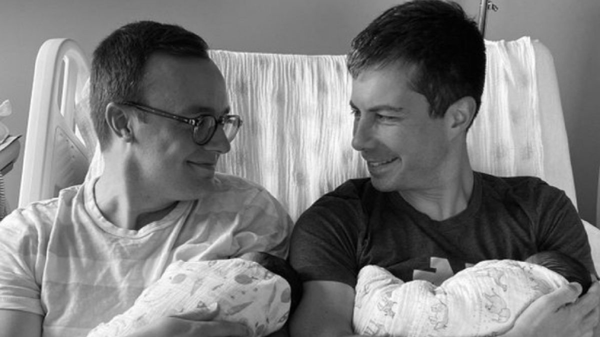 Pete Buttigieg adoptował dwoje dzieci.