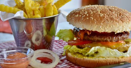 Chaczapuri, burger, a może frytki belgijskie? Sprawdźcie co zjecie na Festiwalu Smaków Food Trucków w najbliższy weekend