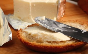 Najgorsze smarowidło do chleba. Ekspertka odradza zakup