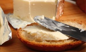 Najgorsze smarowidło do chleba. Ekspertka odradza zakup