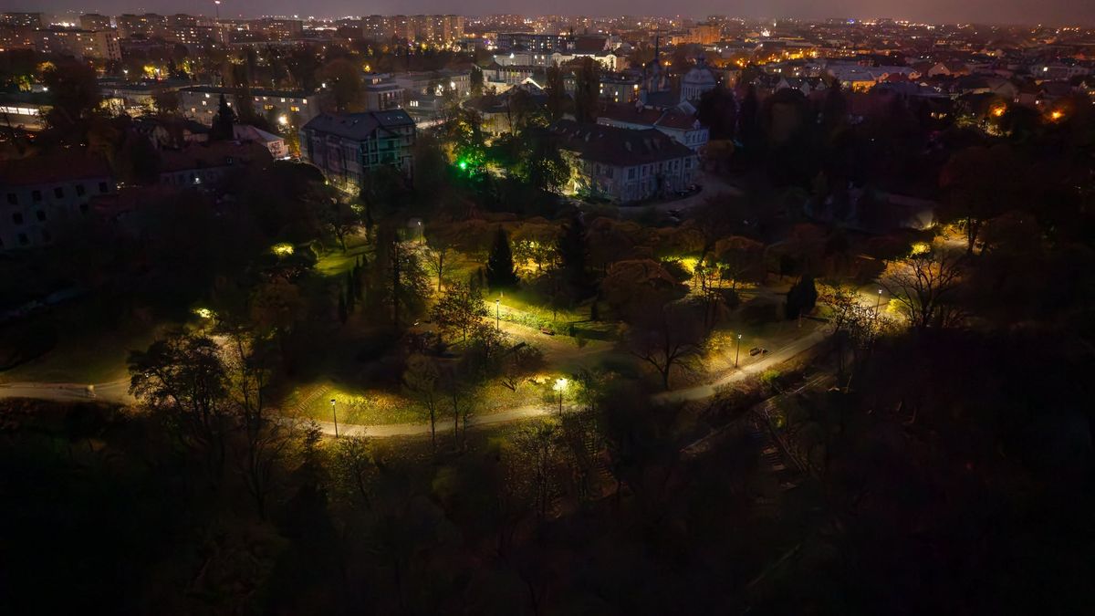 Park Abisynia z nowym oświetleniem 