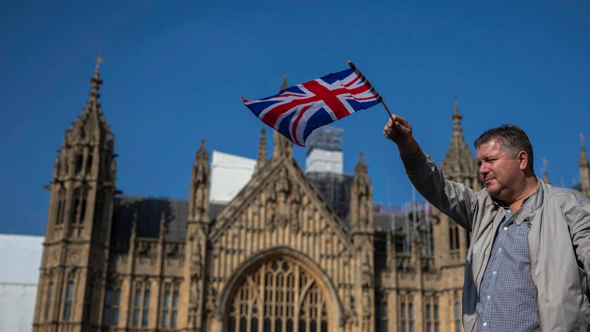 Twardy brexit coraz bardziej możliwy. Co to oznacza dla Polaków?