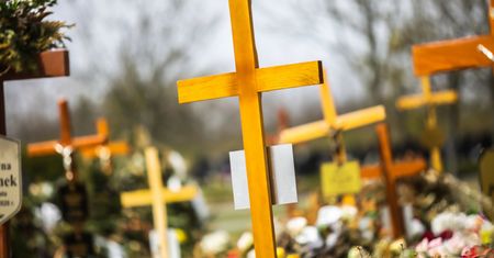 Proboszcz zażądał 1500 zł za pogrzeb bezdomnego. Ostry komentarz ks. Isakowicza-Zaleskiego