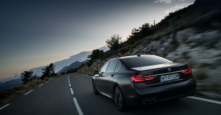 Dzień w Monako, wieczór na alpejskich przełęczach: nasza podróż BMW M760Li V12 na Lazurowe Wybrzeże